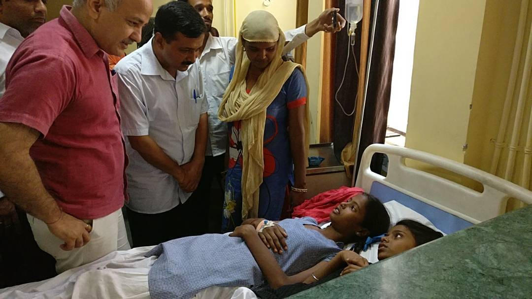 CM & DY CM meet the kids affected due to Gas Leak outside Rani Jhansi