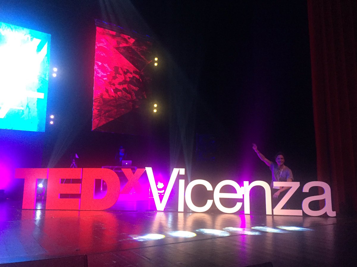Waiting for <a href="/matteo_ward/">Matteo Ward</a> to be on stage <a href="/TEDxVicenza/">TEDxVicenza</a> #wradliving