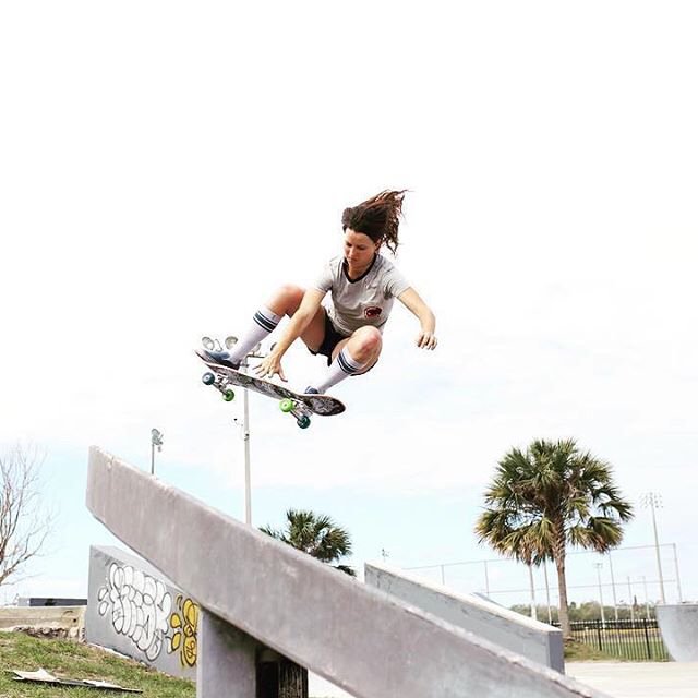 elementedeneu's tweet photo. Inspired by @smashitup11 ๐ป captured by @elise_crigar #girlswhoskate #elementwomens #skatewithstyle https://t.co/qJRplbwHEd