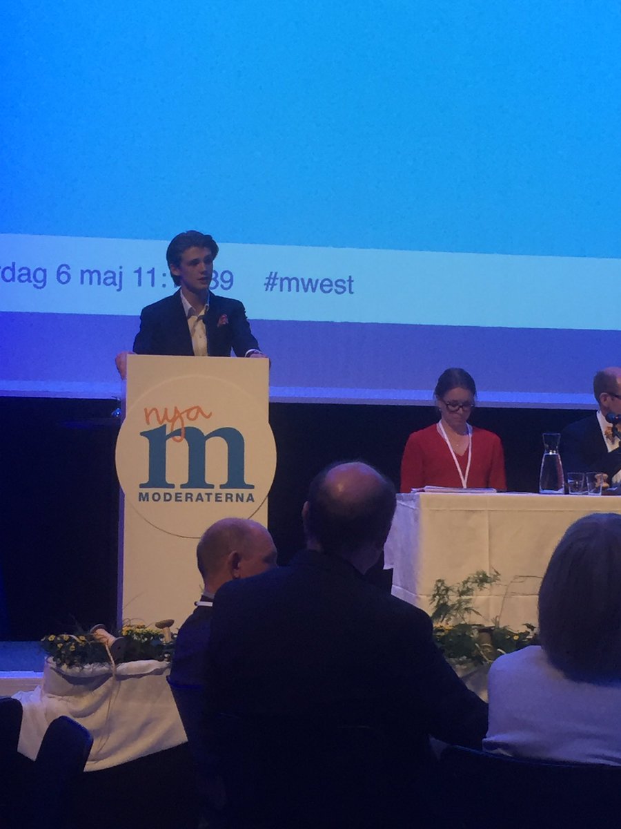 Mjosefines's tweet photo. MSU Göteborgs egna Kristoffer Schill uppe i talarstolen #mwest https://t.co/TlYQGt8jj4