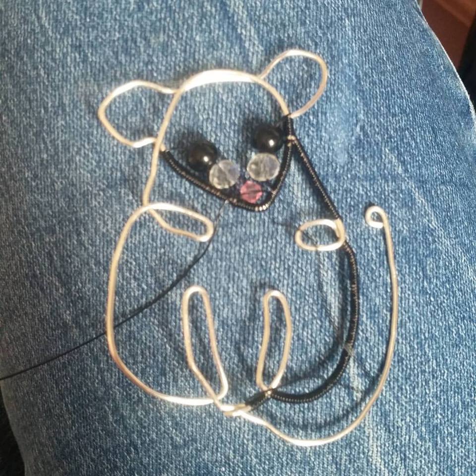 WireWratty's tweet photo. This is my #workinprogress this week @Crafturday_  I'm told it looks like his wearing glasses lol <3 #rat #ratlovers #wireanimals https://t.co/1lbUOOkRrA