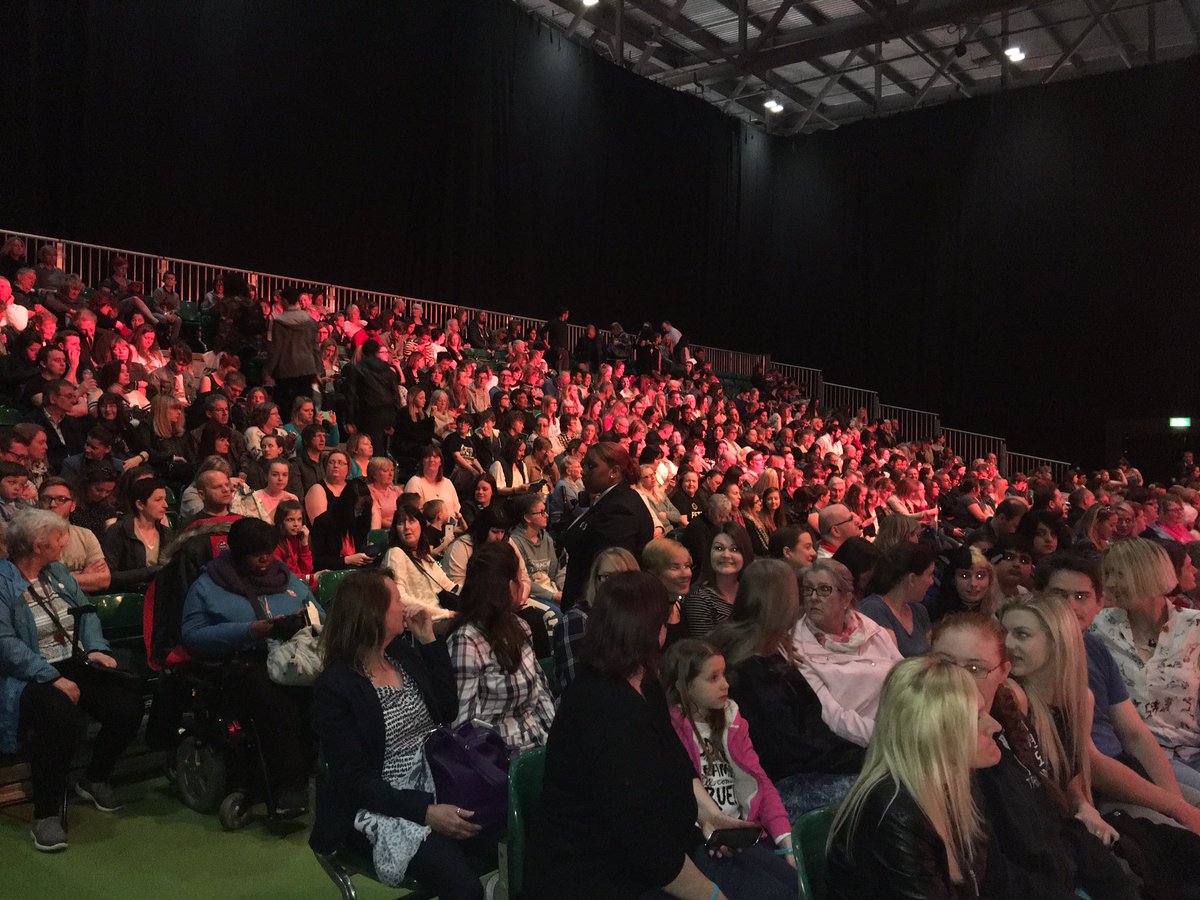 nationalpetshow's tweet photo. There's a full house for Noel Fitzpatrick Live in the Supertheatre 😄💗#thenationalpetshow https://t.co/KbMYusqDJb