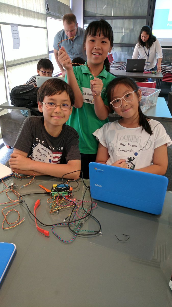 AlexisSnider15's tweet image. Learning from each other #globalcodeathon #GoThunderHanoi