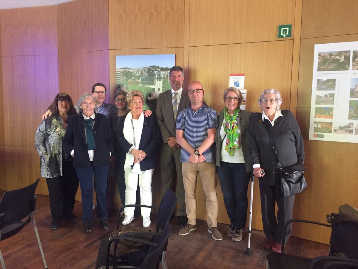 Jordi Martí Regidor i <a href="/MontseCantinMas/">Montse Cantín Mas 🎗</a> amb <a href="/avsantgervasi/">AV Sant Gervasi</a> impulsors del centre cívic del barri #SStG #Bonanova #SantGervasi <a href="/ccvilaflorida/">CC Vil·la Florida</a>