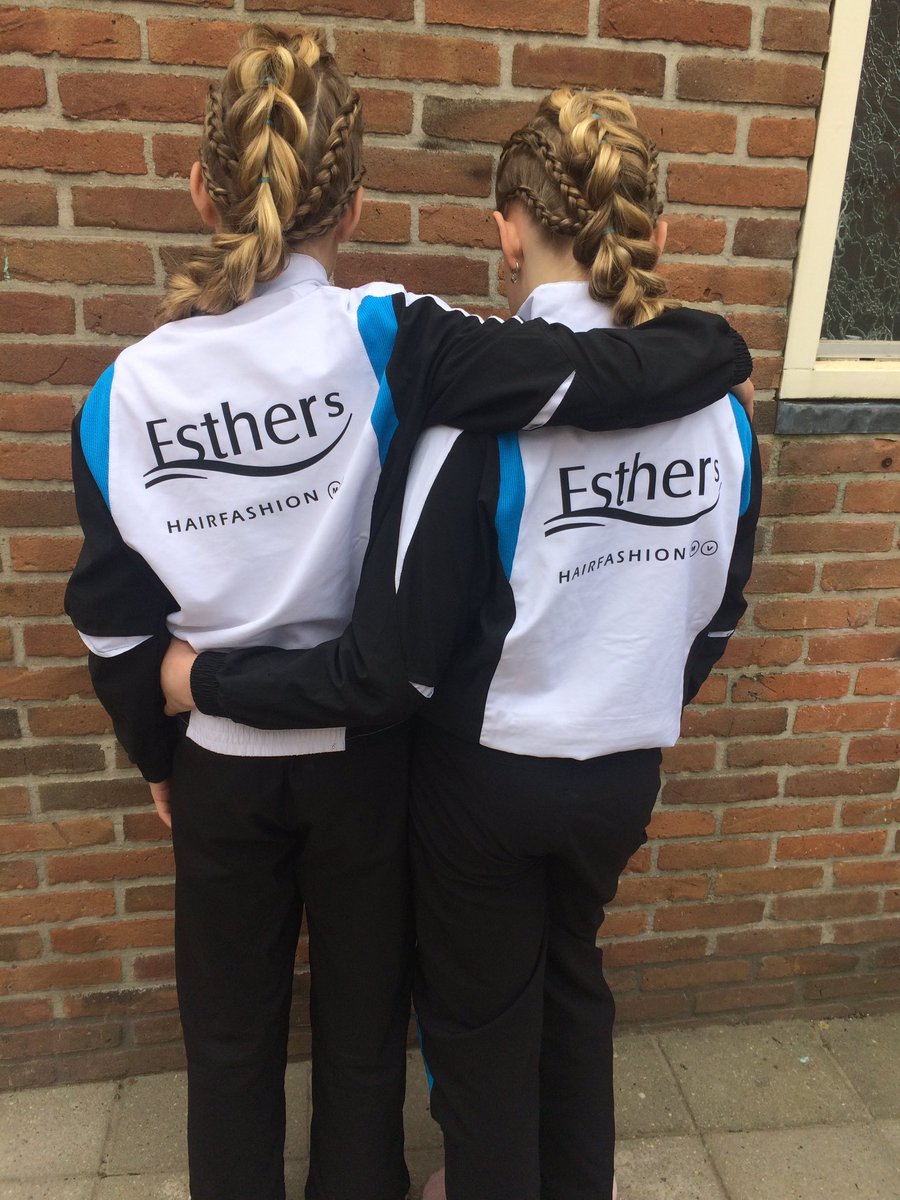 Deze meiden zijn er klaar voor!! Op naar nieuw leusen voor de wedstrijd. Zet um op 💪🏻