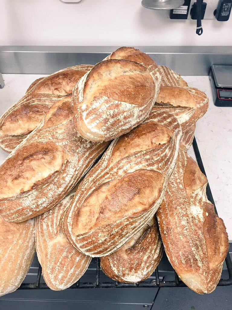 Kellysresort's tweet photo. Just out of the oven 😍 #sourdough https://t.co/IKDQMM6JVx