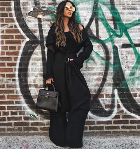 ImAlishaHussain's tweet image. Shay Mitchell steps out in New York #black #shaymitchell #newyork #travelblogger #actress #fashionista
