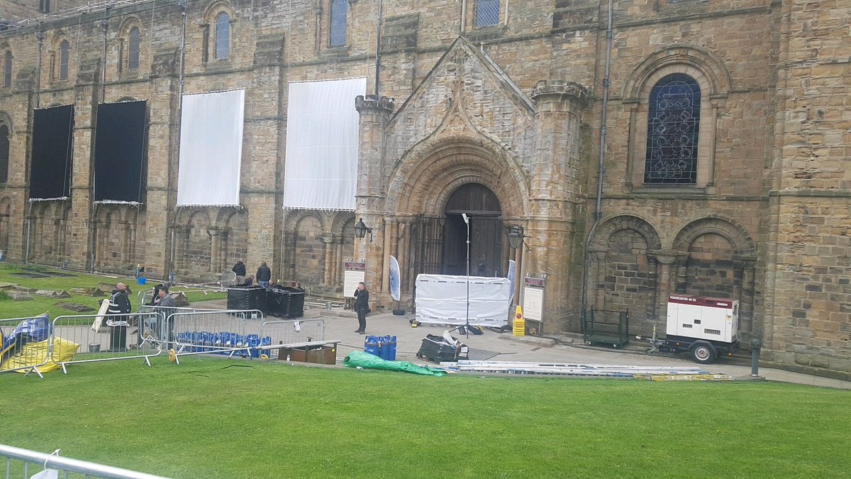 Alexandria_LJ's tweet image. Waiting 😄 #AvengersInfinityWar #avengers @twhiddleston @MarkRuffalo @chrishemsworth @ChrisEvans #PleaseComeOut 😃❤