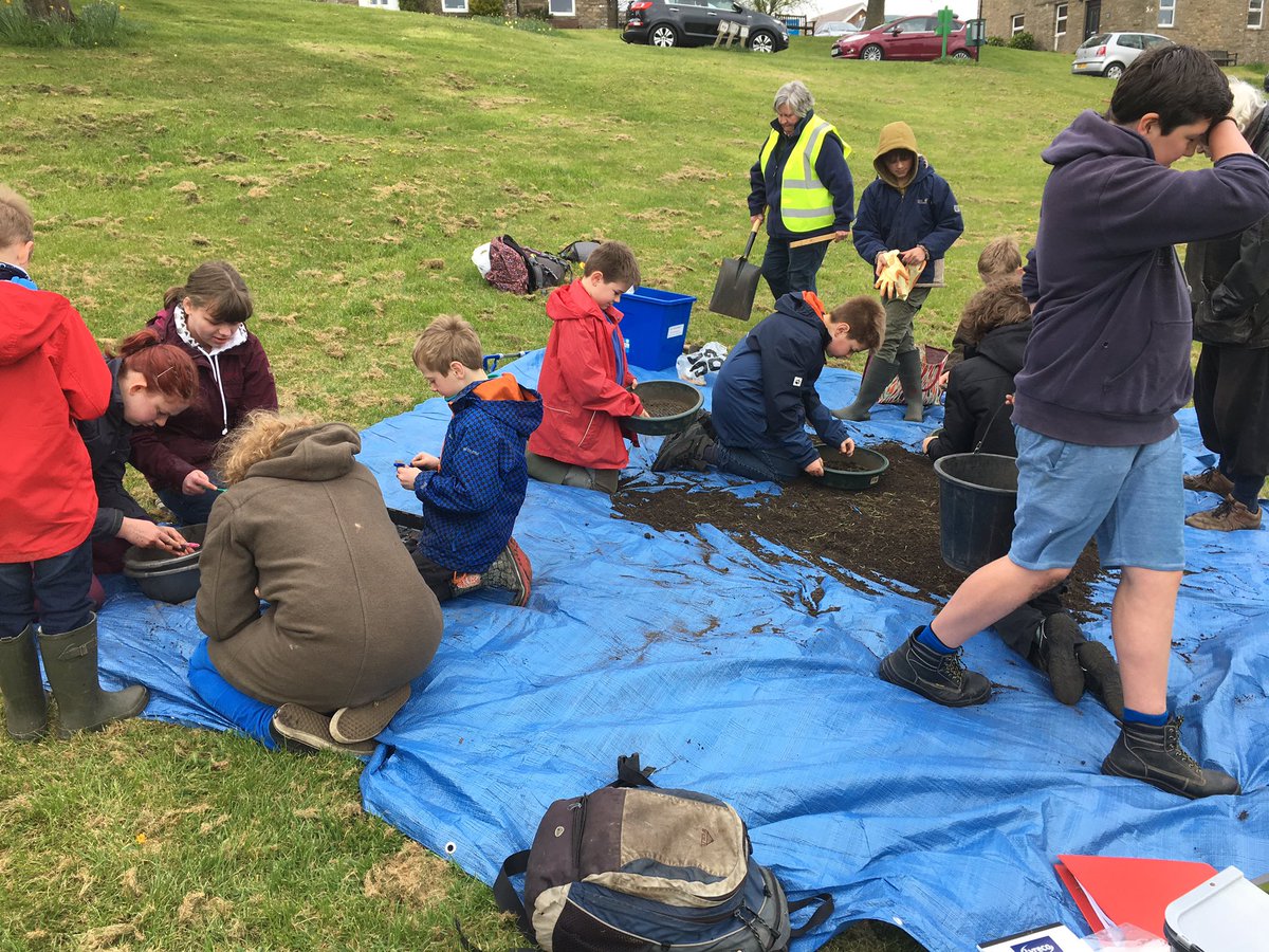dalesarch's tweet image. The Yorkshire Dales Young Archaeologists Club are making great progress on our third test pit #WeDigCommunity @YAC_CBA