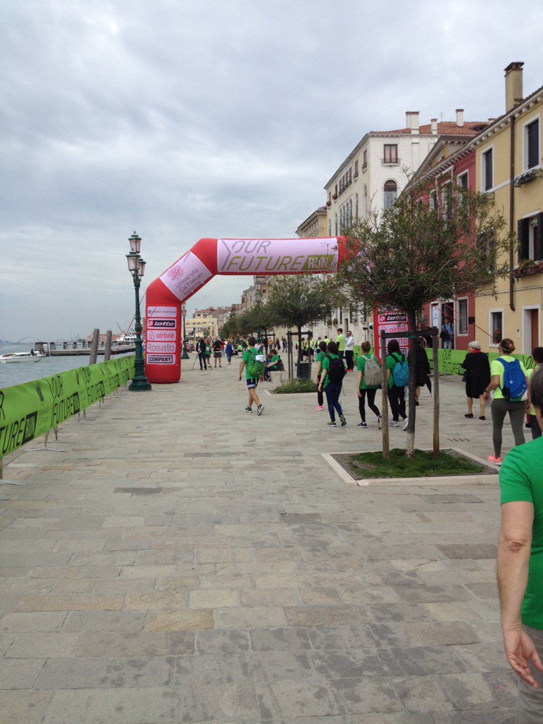 paolopellizzari's tweet photo. ... Ma gli ultimi saranno i primi no? 😋😬👍#yourfuturerun @radiocafoscari @CaFoscari (2) https://t.co/hqvJ4bt1Zm