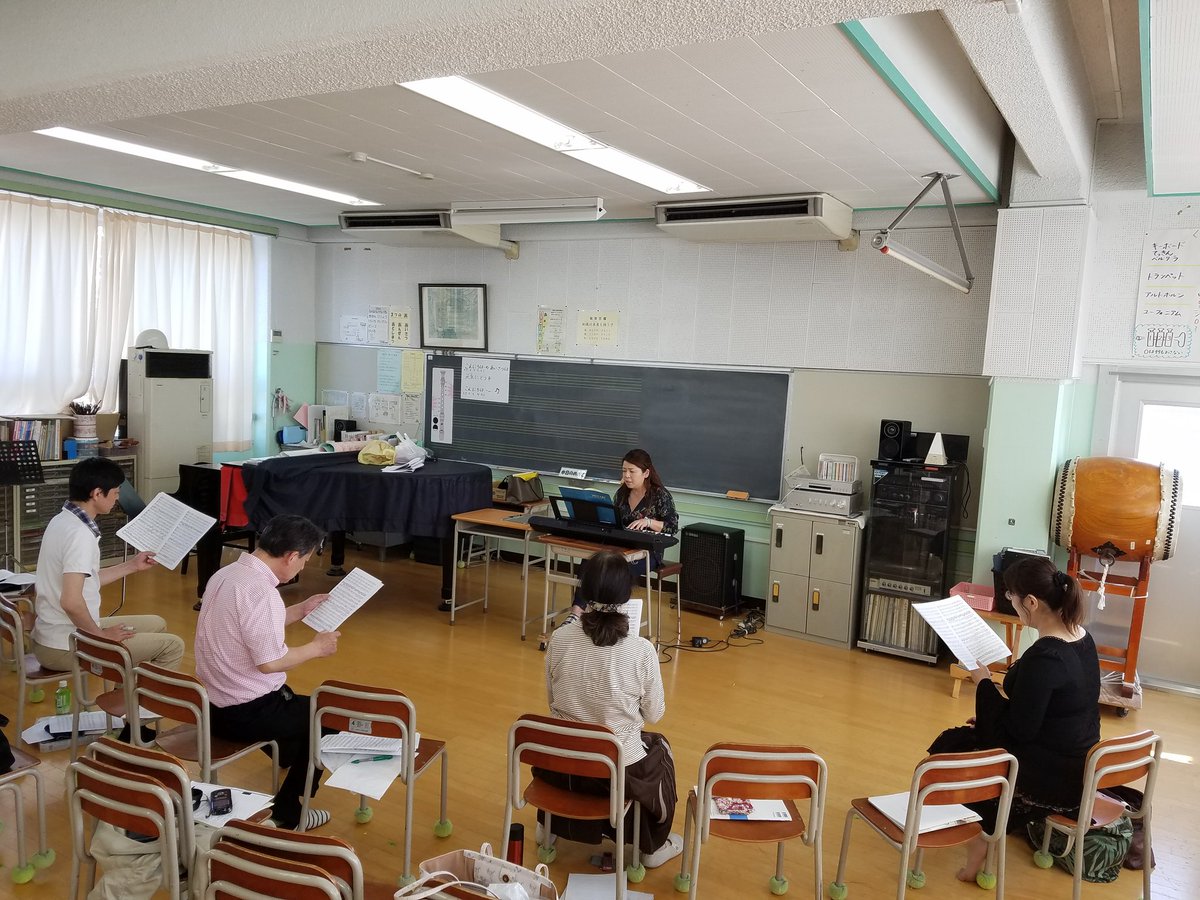 chormoewe's tweet photo. 布施奈緒子先生はバッハコレギウムジャパンの声楽メンバーとしてもご活躍中。モーツァルトは音取り段階から本格的指導。#メーヴェ https://t.co/FJeHdjQhZo