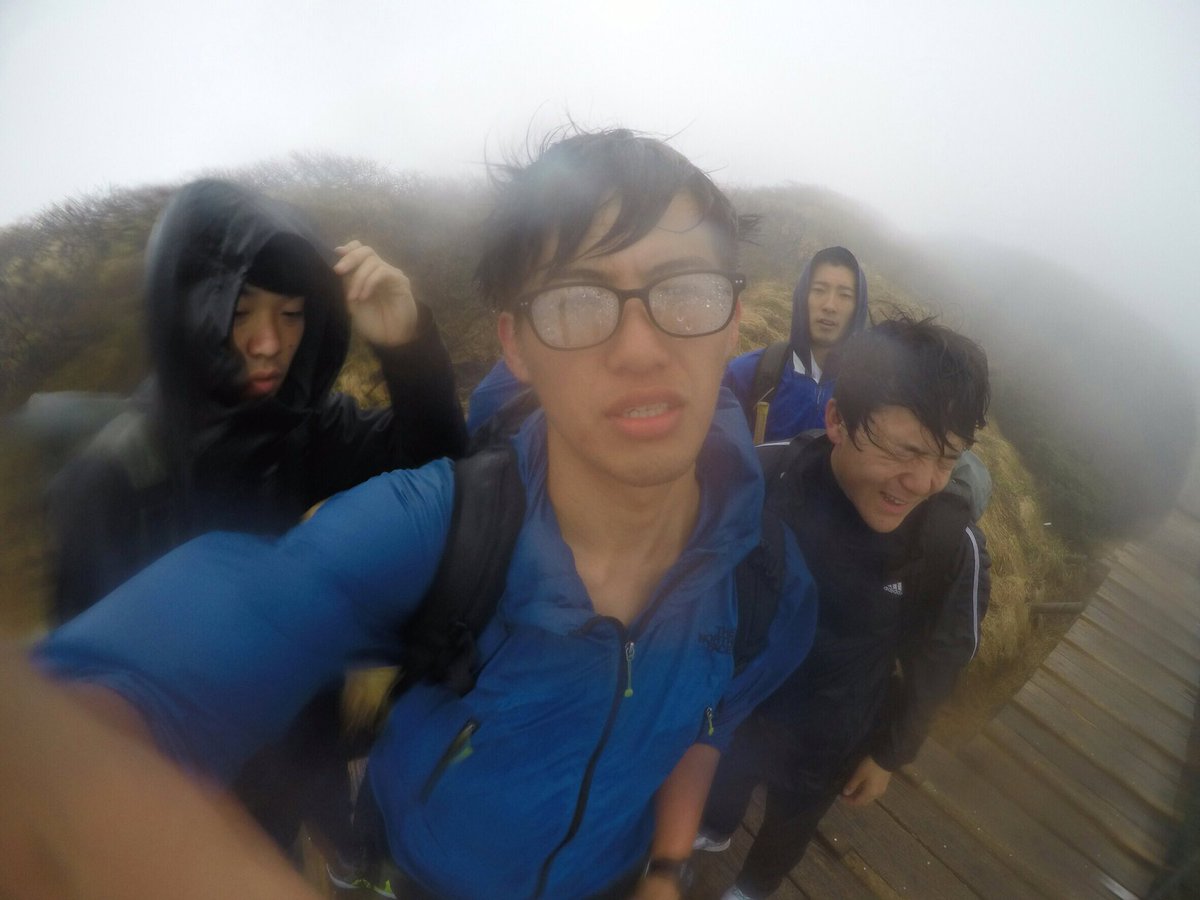 citycamp_kyosuk's tweet photo. 大山登頂!⛰
霧と雨と風がすごい。
#週末backpacker
#senany
#高橋歩 https://t.co/rb9VetB7lH