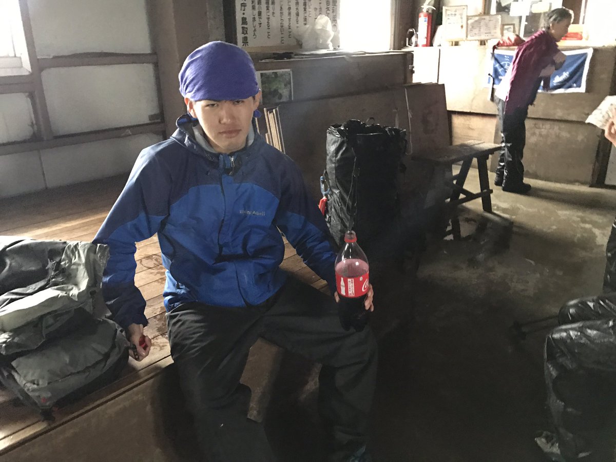citycamp_kyosuk's tweet photo. 大山登頂!⛰
霧と雨と風がすごい。
#週末backpacker
#senany
#高橋歩 https://t.co/rb9VetB7lH