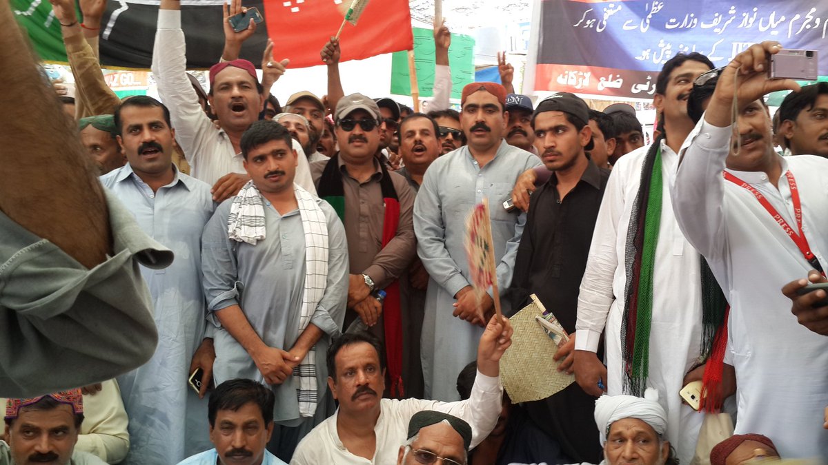 shoaib0801's tweet photo. GO NAWAZ GO..DHARNA AT LARKANA jinnah bhag chok #isteefa khappay https://t.co/o28z7T6QfV