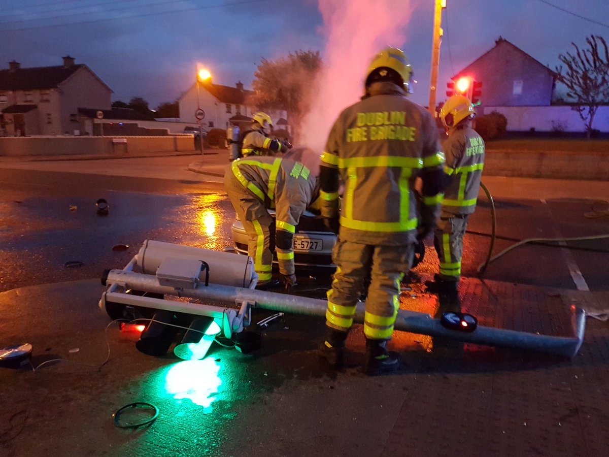 DubFireBrigade's tweet photo. Overnight B Watch Dolphin's Barn &amp; Finglas dealt with a number of car fires including 1 following an RTC in Finglas #Dublin #fire https://t.co/KUfuJRXnuz