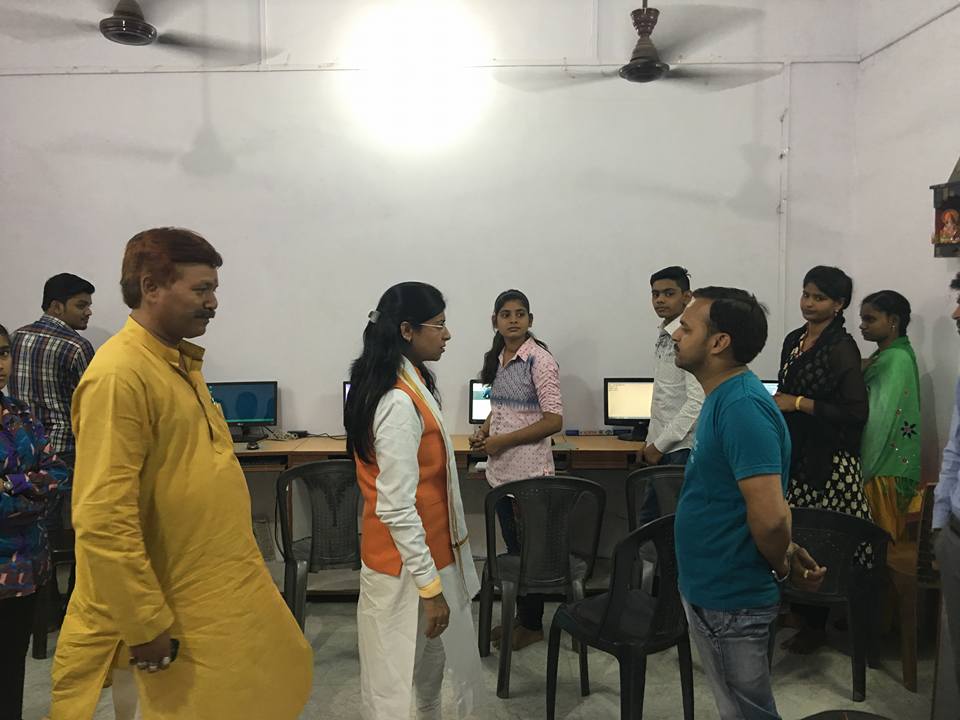 mp_anjubala's tweet photo. क़स्बा सण्डीला में संचालित #Computer_Institute का निरीक्षण कर वहां शिक्षण रत बच्चों से उनके अध्ययन कार्य के विषय में जानकारी प्राप्त की। https://t.co/MM4wzFJftY