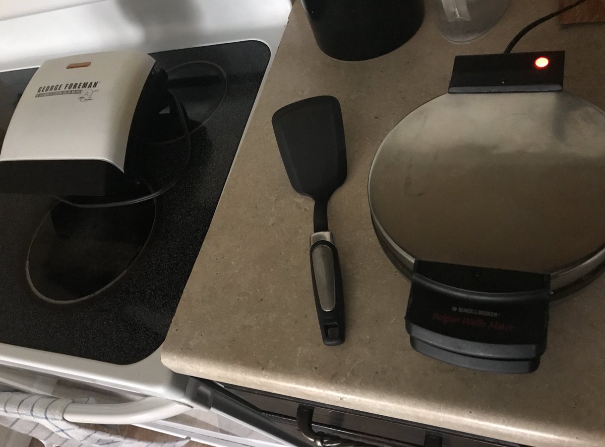 onwithjohnwx's tweet photo. Meant to preheat the waffle maker... actually preheated the George Foreman first.  #BrunchFail https://t.co/hYTF2z4i15