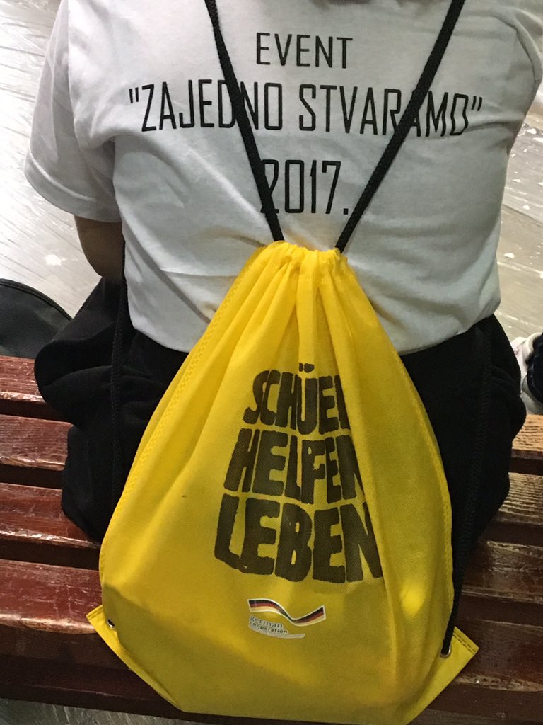 nvocazas's tweet photo. Danas pratimo #ZajednoStvaramo koji organizuje @shl_org 
Bira se najbolji omladinski projekat u #BiH https://t.co/A4sd4zV71c