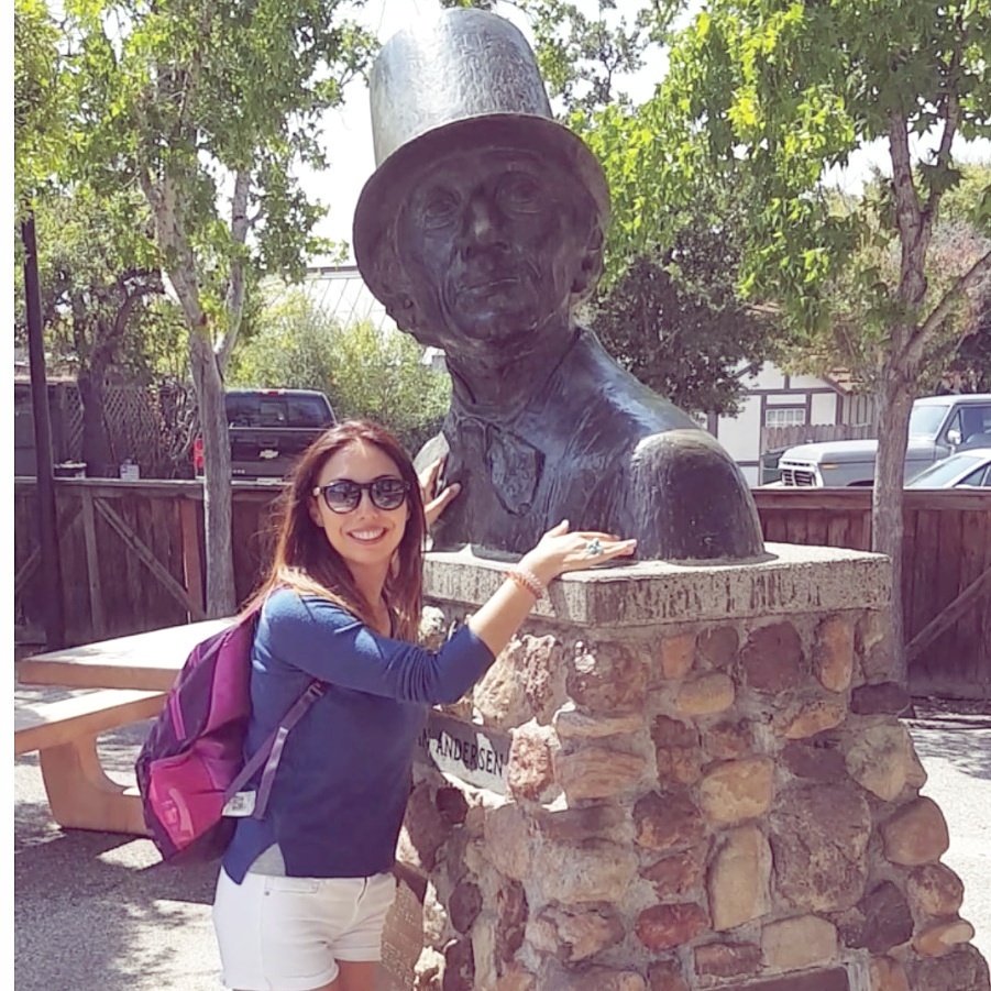 ylkatapia's tweet photo. Con el bueno de Hans (Christian Andersen) en #Solvang, villa danesa en #California, conocida como la "Pequeña Dinamarca" (#LittleDenmark) https://t.co/KAlkqDfvZF