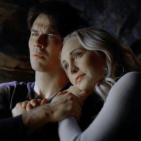 ViciosEmSerie's tweet photo. Minha cara ao lembrar que não irei ver meus vampiros hoje 😭.
#VampireAttraction2017 #TheVampireDiaries https://t.co/guKSUBzh1d