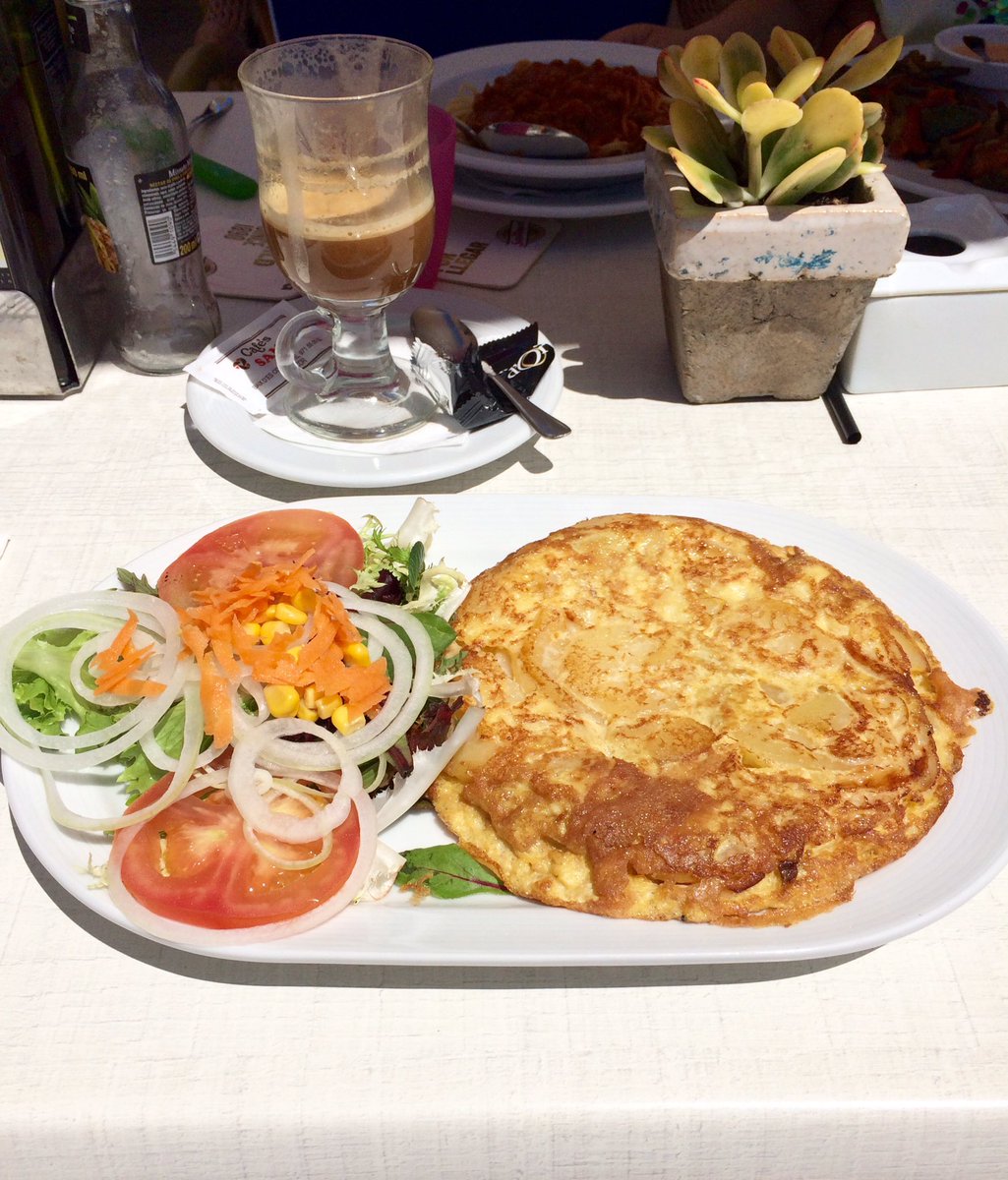 WinnieFitness's tweet photo. Spanish omelette by the beach. Happy times 🌴☀️ #Majorca #Spain #BiBaBo #Travel #Fitness #Entrepreneur https://t.co/Wm1j1NFd9j