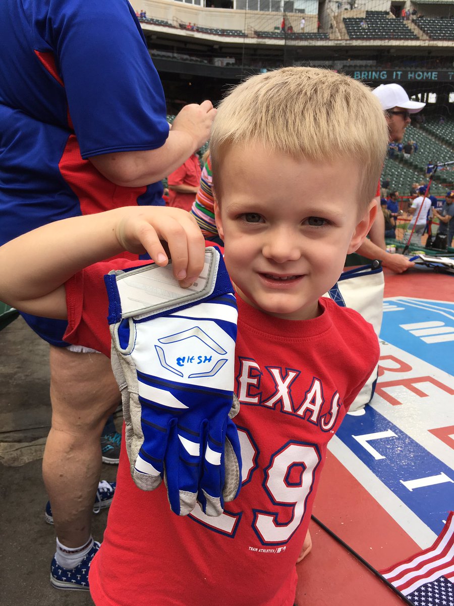 cindy_boaz's tweet photo. Looking for the rightful owner of these so Jaxon can say "Thanks" is it you @Rua_Numba_2 @elpotroalberto @Rangers https://t.co/dUX68HZ7MT