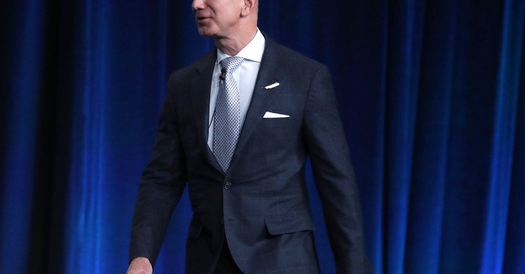 CRS_USA's tweet photo. Amazon blows past earnings expectations https://t.co/xEgfog6yNj https://t.co/rg7qHhDDQC