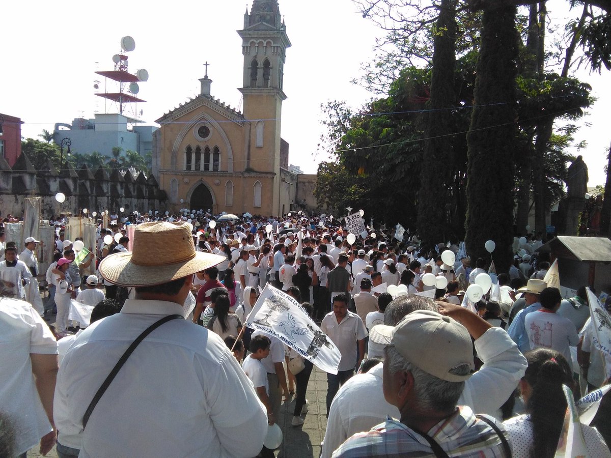 + de 50 mil personas marchando en Morelos Gracias <a href="/MonsRamonCastro/">Mons. Ramón Castro</a> por darle más esperanza a #Morelos #CaminamosPorLaPaz #caminamosPorLaPaz