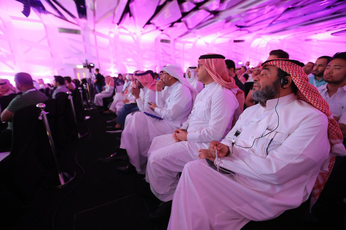 TimeEntSA's tweet photo. صور مختلفة من تفاعل الحضور مع الأنشطة الذهنية والمعلومات المثرية أثناء الندوة.
 #Deepakinsaudi https://t.co/6MVgLkv3Jw