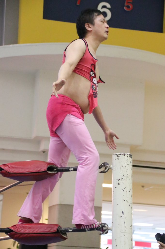 bou_uno's tweet image. 第2カッサマ
狂人大集合タッグマッチ
今年も！狂人が！倉吉に集まったぞ＼(^o^)／
まずは、キム・ヨッチャン選手、軍団ひとり選手入場！
#KASSAMA