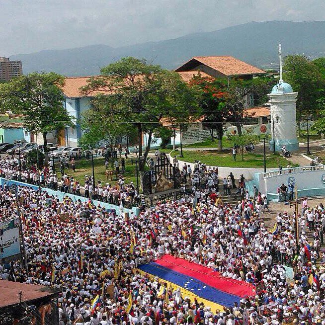CEPAZLara's tweet photo. Mujeres larenses salieron hoy a las calles a exigir que cese ya la represión y la impunidad de bandas paramilitares. https://t.co/AdfkvUGvxT