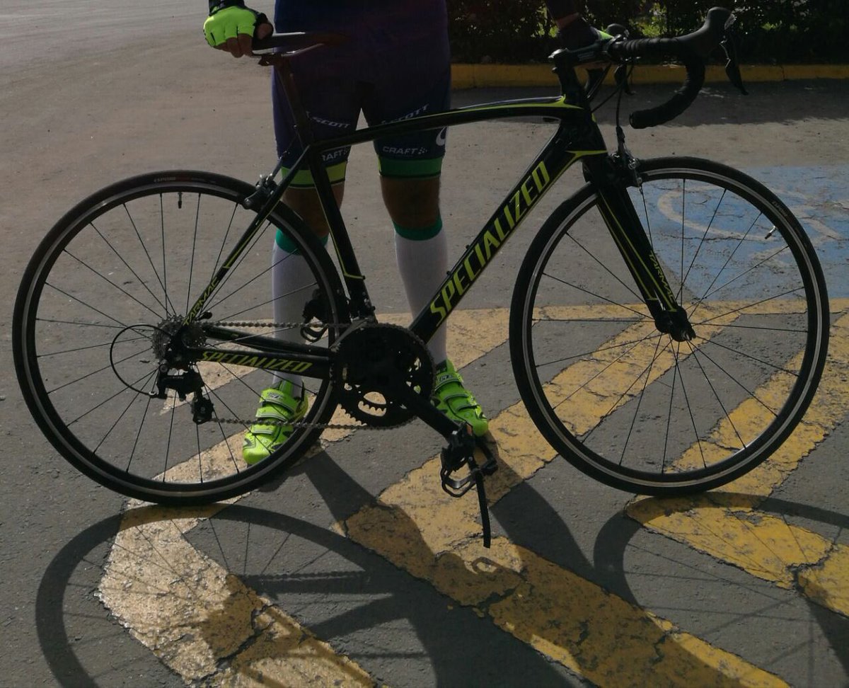 gisselleapa's tweet image. Se acaban de robar esta bici en la cra. 7a con 82 en Bogotá. Por favor @PoliciaColombia búsquenla. Es de un gran deportista