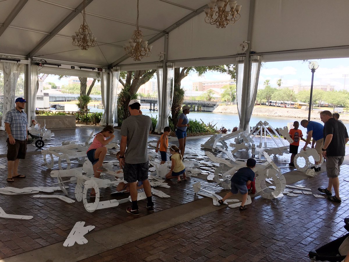 TheUrbanConga's tweet image. Come out and play at @StrazCenter!! The Kit of Imagination is out and in action!! @tampariverwalk @DTRiverArts @CityofTampa @Tampasdowntown