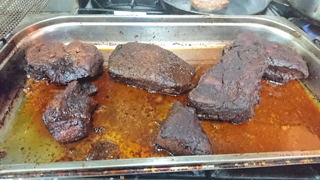 francosfishbar's tweet photo. Beef brisket 18hr cook, tender as you like ;-) https://t.co/WIP3VJ4qhw