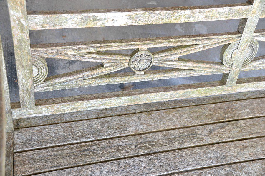 100_Things2Do's tweet photo. What do you think; can this #gardenbench be saved? @RustOleumCA #krudkutter #benchmakeover #painterstouch @RustOleum https://t.co/ej0fDGGOnb https://t.co/iyt95RXKdD