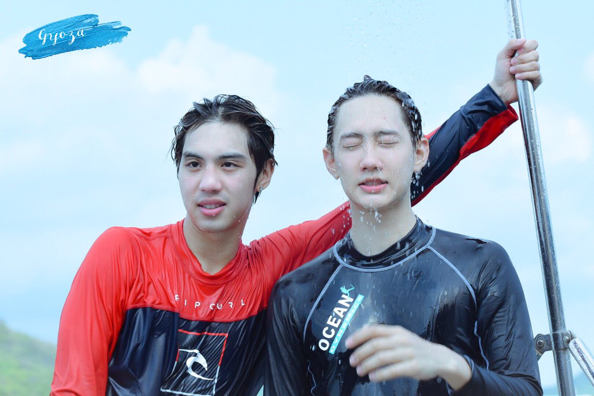 Gyoza_Panpug's tweet photo. ชอบโมเม้นแบบนี้ เป็นภาพน่ารักหาดูยากนะคะ รักทั้งคู่เลยนะครับ 💕
 #whitewo #captainchonlathorn #aiscallingmelody #gmmwhitecaptain https://t.co/sNrURHdlxR