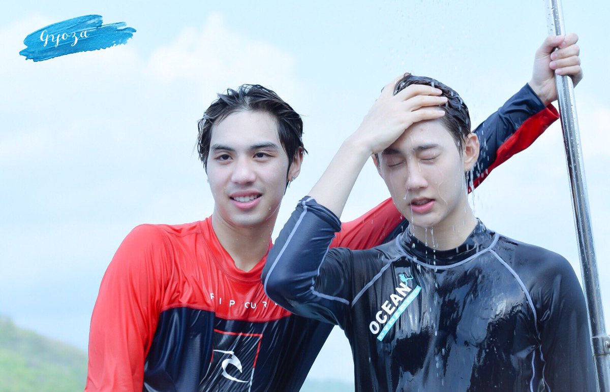 Gyoza_Panpug's tweet photo. ชอบโมเม้นแบบนี้ เป็นภาพน่ารักหาดูยากนะคะ รักทั้งคู่เลยนะครับ 💕
 #whitewo #captainchonlathorn #aiscallingmelody #gmmwhitecaptain https://t.co/sNrURHdlxR
