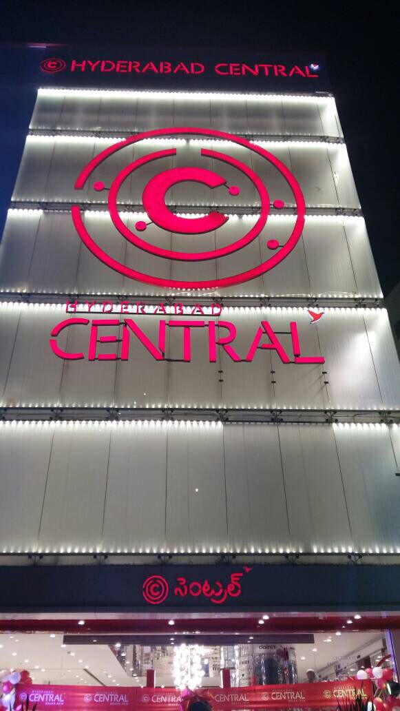 pawansrd's tweet photo. #FashionNightOut #HydCentralGetsBigger @centralandme https://t.co/ftwvNTnRno