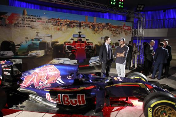 carlosainzinfo's tweet photo. .@CarlosSainz55 en la presentación del #SpanishGP🇪🇸 en Madrid. Reencuentro con el #STR11, y con ganas de más este año. #F1 #carlo55ainz https://t.co/KyI2a5qpJ3