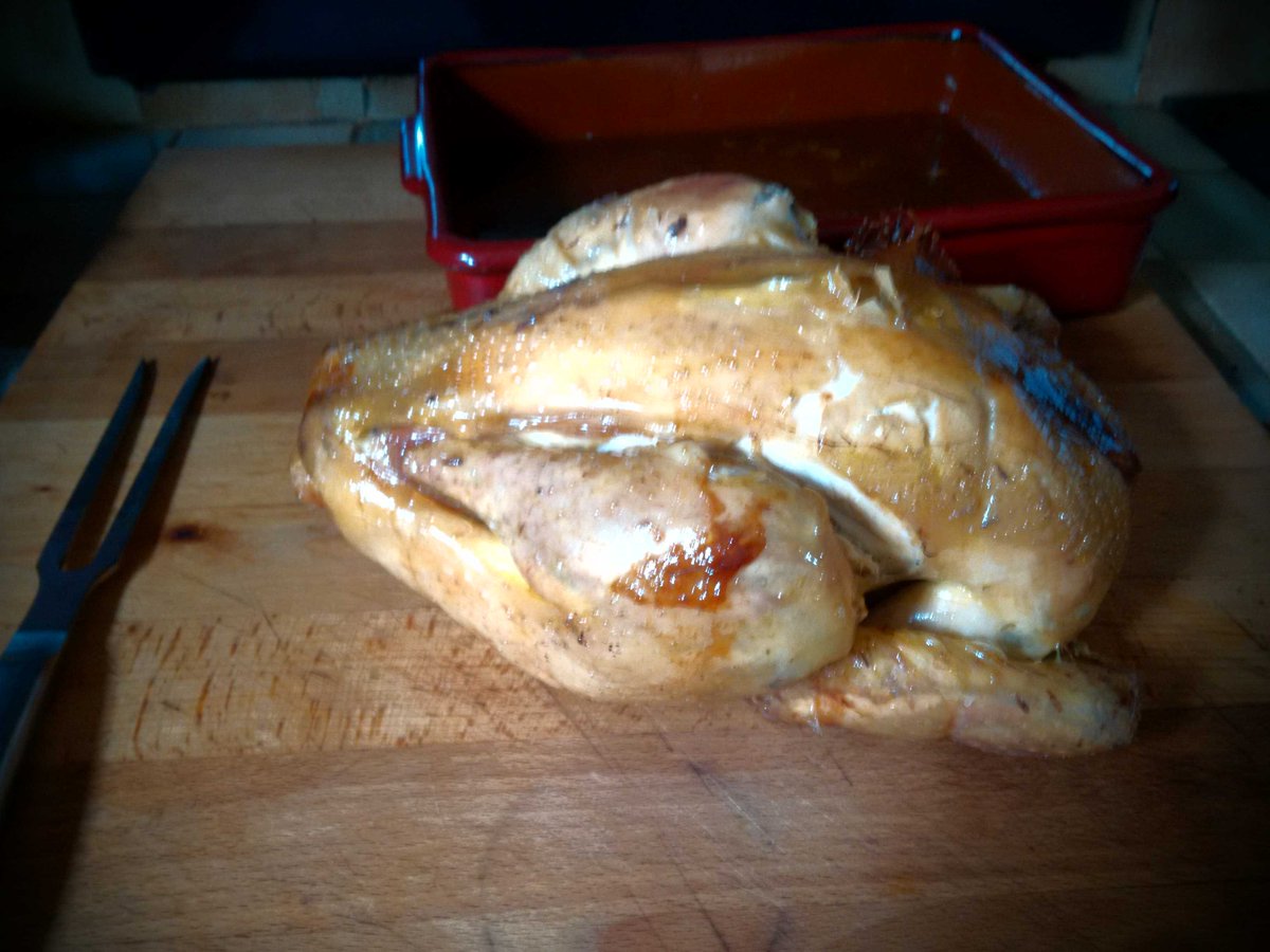 N124com's tweet photo. Le repas avec le poulet de #Bascous ! :) La vrai vie en #Gascogne. #Gers #Sieste #BienVivre #Zenitude #ZéroStress https://t.co/bPJYuNgpaO