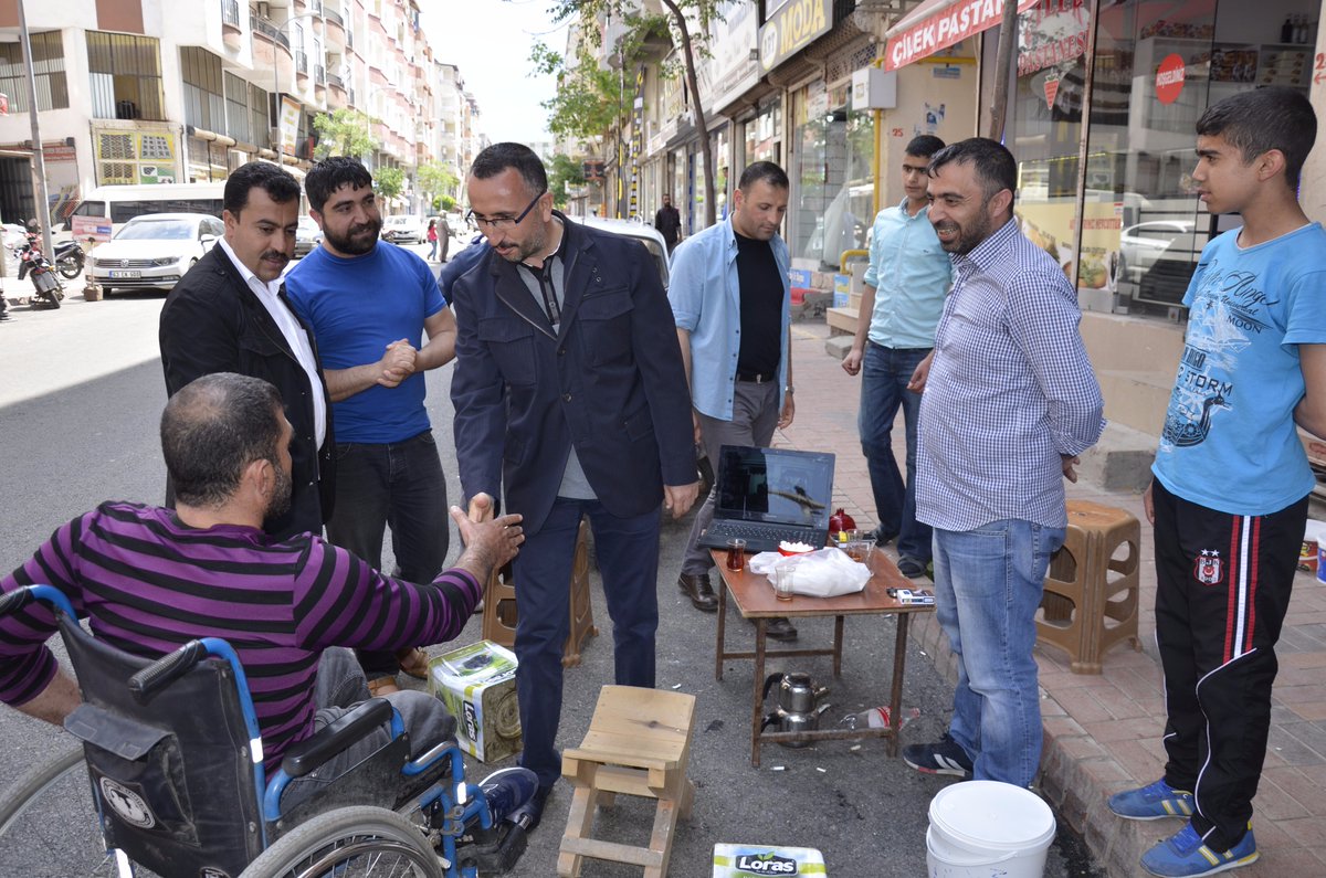 Siverekbld's tweet photo. Başkan @ResulYilmaz63 Hacı Yusuf Sami Cad. esnaflarını ziyaret ederek caddedeki çalışmalardan dolayı gösterdikleri sabır için teşekkür etti. https://t.co/A3uSvfESeW