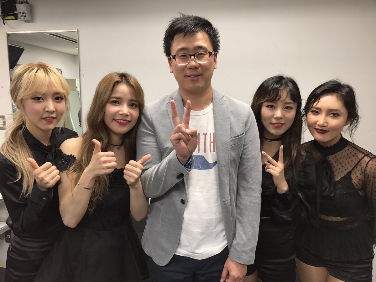 furuyamasayuki0's tweet photo. 今日は赤坂で行なわれたMAMAMOOの皆の日本での1st単独イベントの進行を務めました！今回3度目のお仕事でしたが、本当に歌も曲もパフォーマンスも素晴らしいですよね〜こういうグループが日本でももっと評価されて欲しいです。6月のカムバックも楽しみです。美味しい焼肉食べて下さい😄 https://t.co/qVvKjPw42h