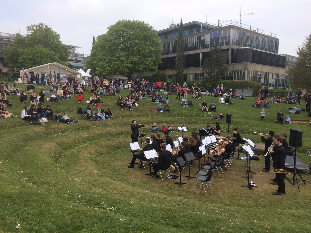 BathChaOS's tweet photo. Big Band are sounding AMAZING down by the lake! Come catch us performing until 2 🎺🎷 #BathUniFest https://t.co/cMDZpLfHnb