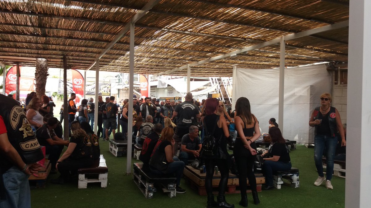 ¡Vengan a vernos a #zona13, donde se está celebrando la XVI Concentración H-DC Canarias!