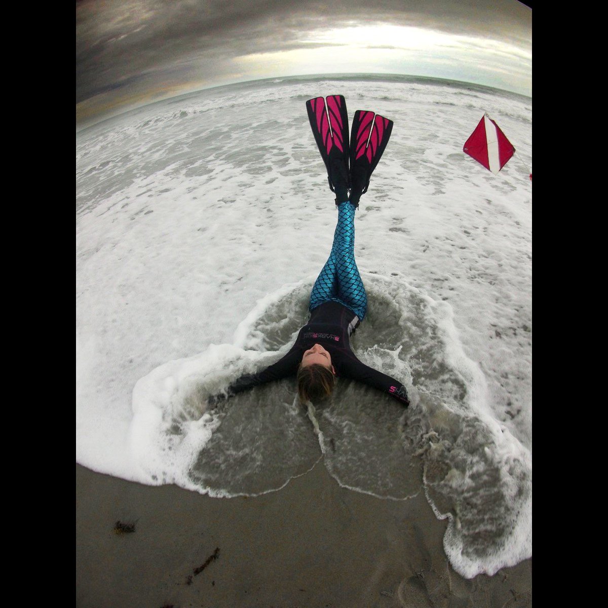 AtomicAquatics's tweet photo. Grab your fins, just let go and have fun with #AtomicAquatics! Tweet pics of your fun #weekend here with us! #AtomicSplitFins #scuba https://t.co/6hpLhpt8wh