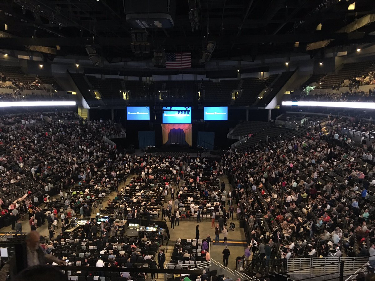 mattdahm's tweet image. At Berkshire Hathaway annual meeting.  In line at 6am gets you these seats.   #BerkshireHathaway #WarrenBuffet