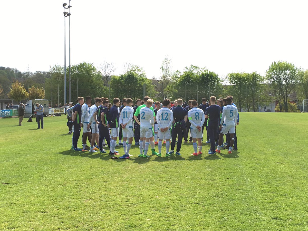 siekmann_m's tweet photo. Trotz DM-Quali herrscht Niedergeschlagenheit bei der #Schmiede. #Elgert spricht. Nächster Termin: HF gg. @FCBayern. #S04 #WSVS04 #U19 https://t.co/pOCNnoCXiL
