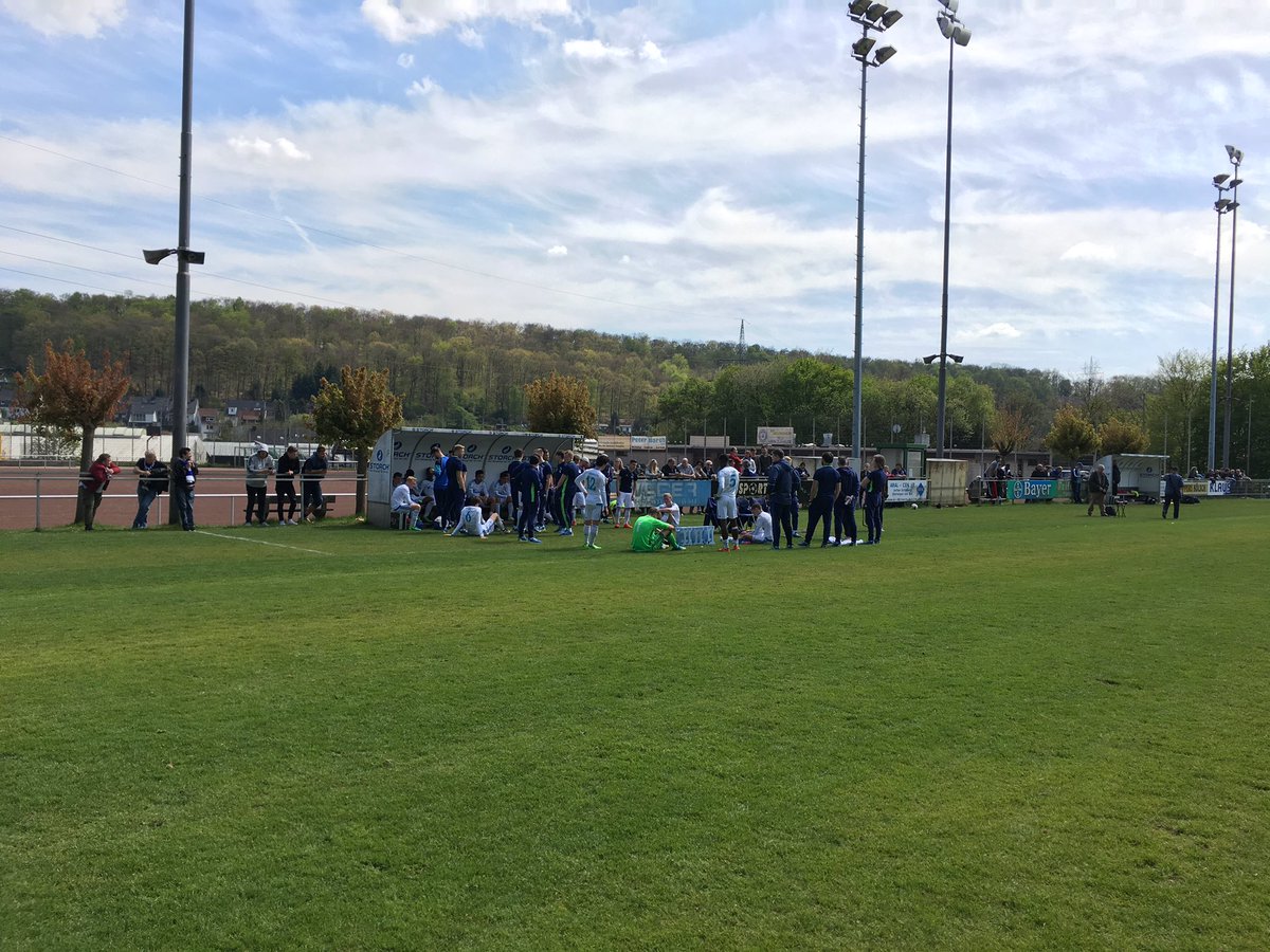 siekmann_m's tweet photo. Trotz DM-Quali herrscht Niedergeschlagenheit bei der #Schmiede. #Elgert spricht. Nächster Termin: HF gg. @FCBayern. #S04 #WSVS04 #U19 https://t.co/pOCNnoCXiL