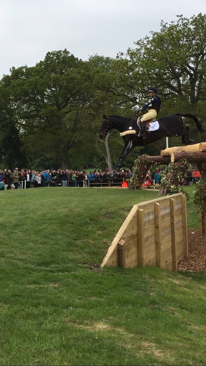 lucy_kernon's tweet photo. @LissaGreen88 make good use of her hunting position over the Rolex trakenher! #AliG #topjob #classy #MMBHT https://t.co/eaK6ibEjDt