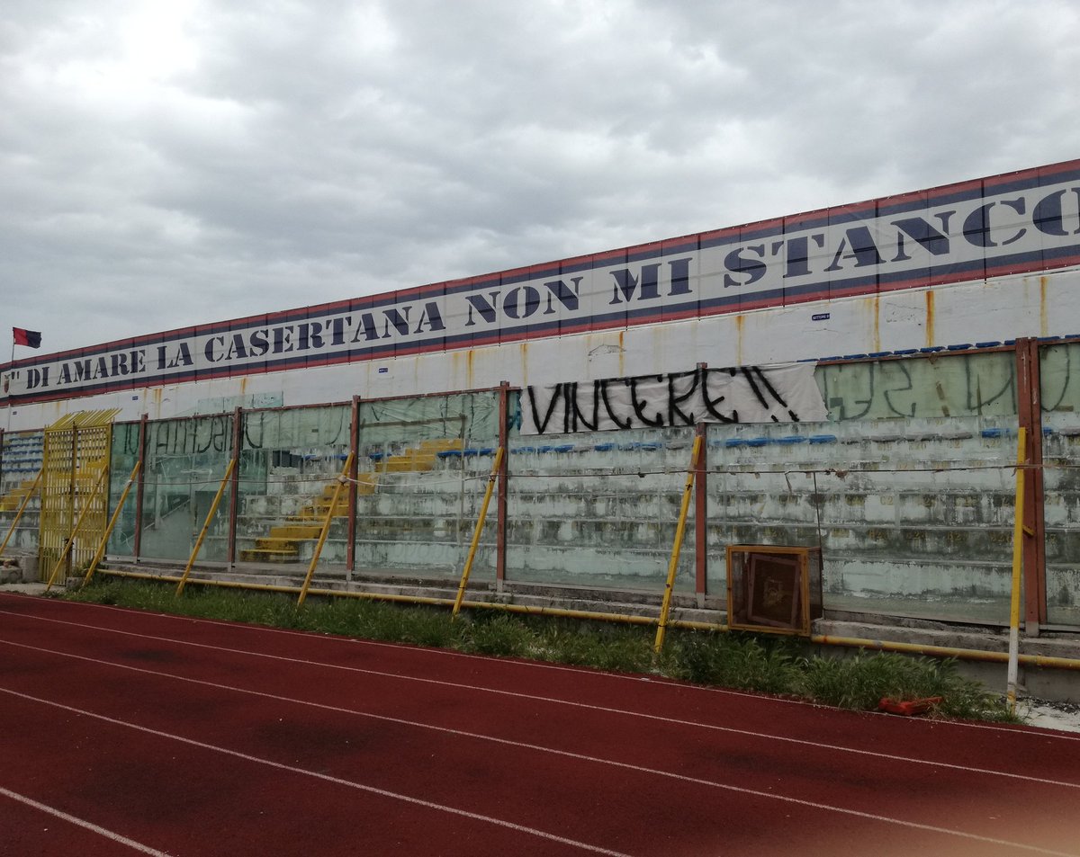 CasertanaFC's tweet photo. La carica della nostra gente!!!
#ForzaFalchi https://t.co/oTooNmOGKb